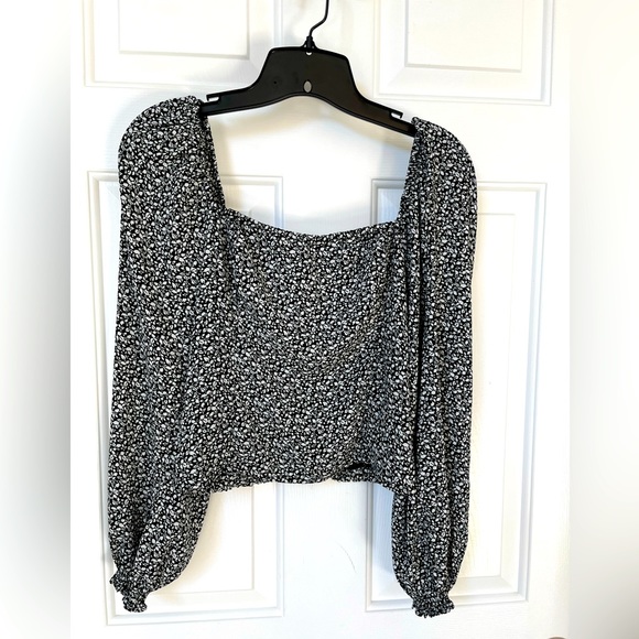 Ambercrombie & Fitch Size Small.  Black and White crop - Picture 1 of 1